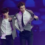 [EXO] ㅅㅂ 달려가서 <b>가슴팍</b>에 머리비비고싶다