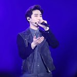 [EXO] 앞머리 길어서 옆으로넘기고다녔는데