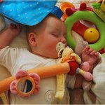 아가들 입으로 <b>직행</b>하는 물건들은 제균티슈로!!! ㅋㅋ