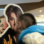 [EXO] <b>외국팬</b>에게 입맞춤당한 세훈