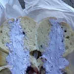 [EXO] 베이글에 <b>크림치즈</b>발라달랬는데 이만큼발라줌