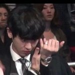 [EXO] 시계로거울보는찬열이.<b>jpg</b>