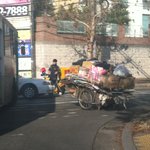 [훈훈한글] <b>배달</b>하다말고 넘어지신 폐지할아버지 도운 맥도날드 라이더분...