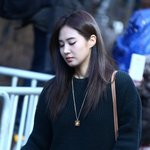 <b>올</b>블랙 패션입으니까 더 예쁜 유리
