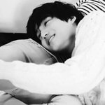 [EXO] 나지금 가족<b>폰</b> 훔쳐서 하고 있음
