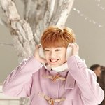 귀마개 <b>착용</b>한 깜찍한 아이돌