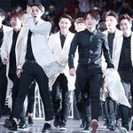 [EXO] 시상식때 애들 <b>박수</b>만치고 돌아오는길에