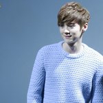 [루한] 루한 어제 극장에 한국팬이 조공한 옷 골라서 입고 나왔네
