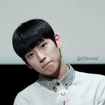 <b>팬</b> 바라보는 男<b>아이돌</b>의 눈빛