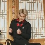 [EXO] 애들아 모노아이즈 골드<b>색상</b>