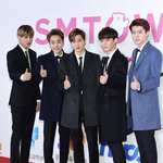 [EXO] 근데 이사진 준면이 어깨