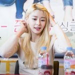 <b>미키</b>마우스 머리띠한 헬로비너스 나라
