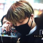 [EXO] 종인이<b>핸드폰</b>봐ㅋㅋㅋㅋㅋㅋ