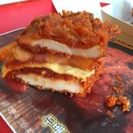 완전 매운  <b>kfc</b> 불버거맥스 불치킨보다 매운데여