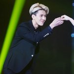 [EXO] 지금 발견한 오세훈 ㅌㅇ 손크기<b>차이</b>ㅋㅋㅅㅂ