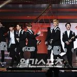 [EXO] 너네 이 기사사진 봤냐 ㅋㅋㅋㅋ