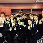 [EXO] 성#<b>룡</b>임손에있는거뭐야..?
