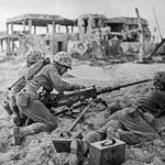 [추억파리여] 무릎을 꿇은 어느 한 남자