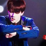 [EXO] 진짜 <b>와인</b>칼라헤어에 레드타이는 신의한수다