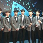 [EXO] 백현이 혼자 <b>짝다리</b>하고있음