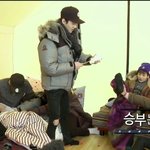 [EXO] 찬열이가 <b>타오</b> 아프다찡찡댔는지 발 토닥여줘ㅠㅜㅜ
