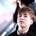 [시우민] 공항에서 노곤해보이는 슈<b>햄</b><b>찌</b>(시우민)