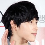 시사회 <b>참석</b>한 아이돌의 패션