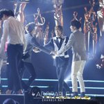 [EXO] 가수들은 이렇게 서로 잘 노는데