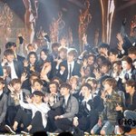 [EXO] ㅁㅊ자매들옆에 <b>뷔</b>임?
