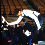 [카이] 관객<b>분과</b> 하이파이브하는 카이(서가대)