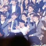 [EXO] 니들이여기여<b>돌얘기</b>나오는거싫으면;