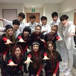 완전체로 오랜만에 무대한 <b>신화</b> 인증샷