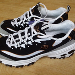 [댓글부탁해] +)+신발추가)스케쳐스신발 검.흰 예쁜거 골라줘!