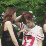 [모든팬덤] 멤버들이 가장 친해보이는 걸그룹.gif