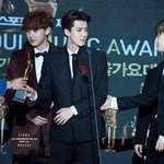 [EXO] 세훈이 <b>찬열이</b>가 꽂아준 장밐ㅋㅋ