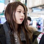 공항에서 한결같은 <b>설현</b> 표정