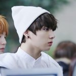 공항에서 <b>소년미</b> 뽐내는 정국이