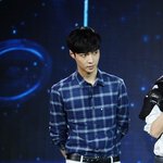 <b>레이</b>...