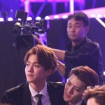 [EXO] 백현이  <b>동생</b>무릎에 앉은거 졸귀