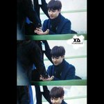 [EXO] 빠렉한테 <b>두</b> <b>손</b>으로 선물받는 경수 