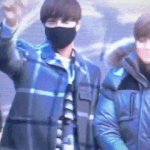 [카이] <b>핫</b><b>팩</b>던지는 종인이! 