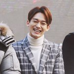 [EXO] <b>이새</b>키 왜 쪼개는지 아시는분?