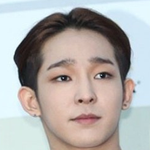 [EXO] 니 미래 배우자 사진이래 둘중한명 <b>택</b>1 가능