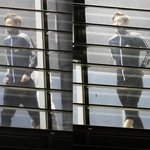 [EXO] 찬열이 이 짤 수련회때 술마시는 애들 족치러 가는 <b>담임</b>같음