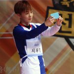 [시우민] 아육대 팬들과 사진찍은 시우민<b>새영상</b>~