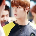 맨투맨 입은 <b>남자아이돌들</b>