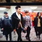 [EXO] 오늘우둘기루둘기 서로 완전 친하게인사하고 서로 같이 <b>다님</b> 