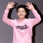 핑크색 <b>맨투맨</b> 입은 여진구ㅎㅎㅎㅎㅎ