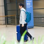 훈남<b>선배</b><b>느낌</b> 물씬~ 이용대 공항직찍