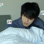 [모든팬덤] 스케줄 없는 날 남자아이돌의 일상.<b>jpg</b>